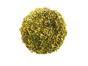 Ett klassiskt Genmaicha te med matchapulver.