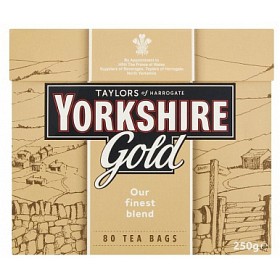 Ett klassiskt svart och lyxigt te från Yorkshire Tea förpackat i påsar.